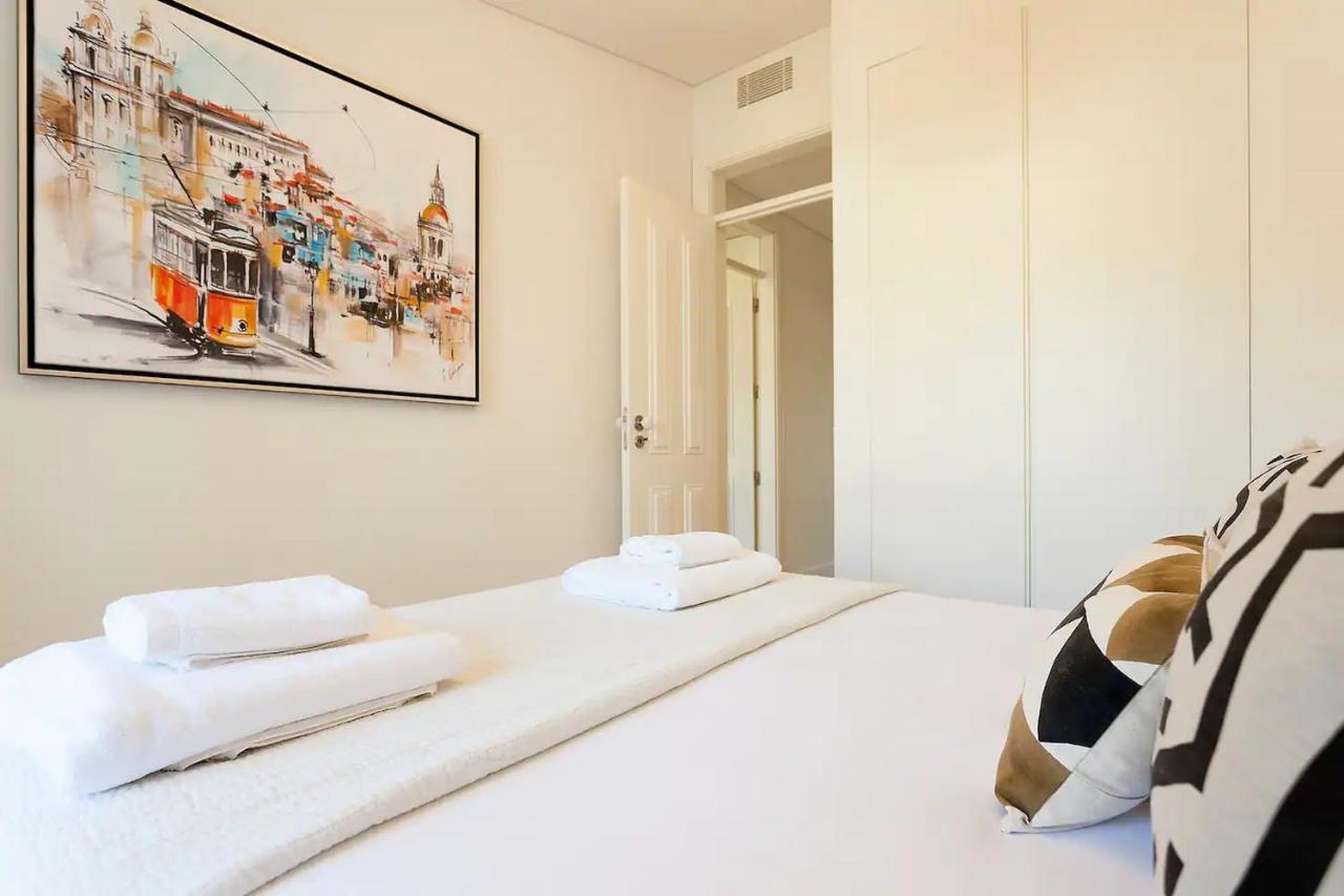Flh Mouraria Art Apartment With Pool Lisbon Bagian luar foto