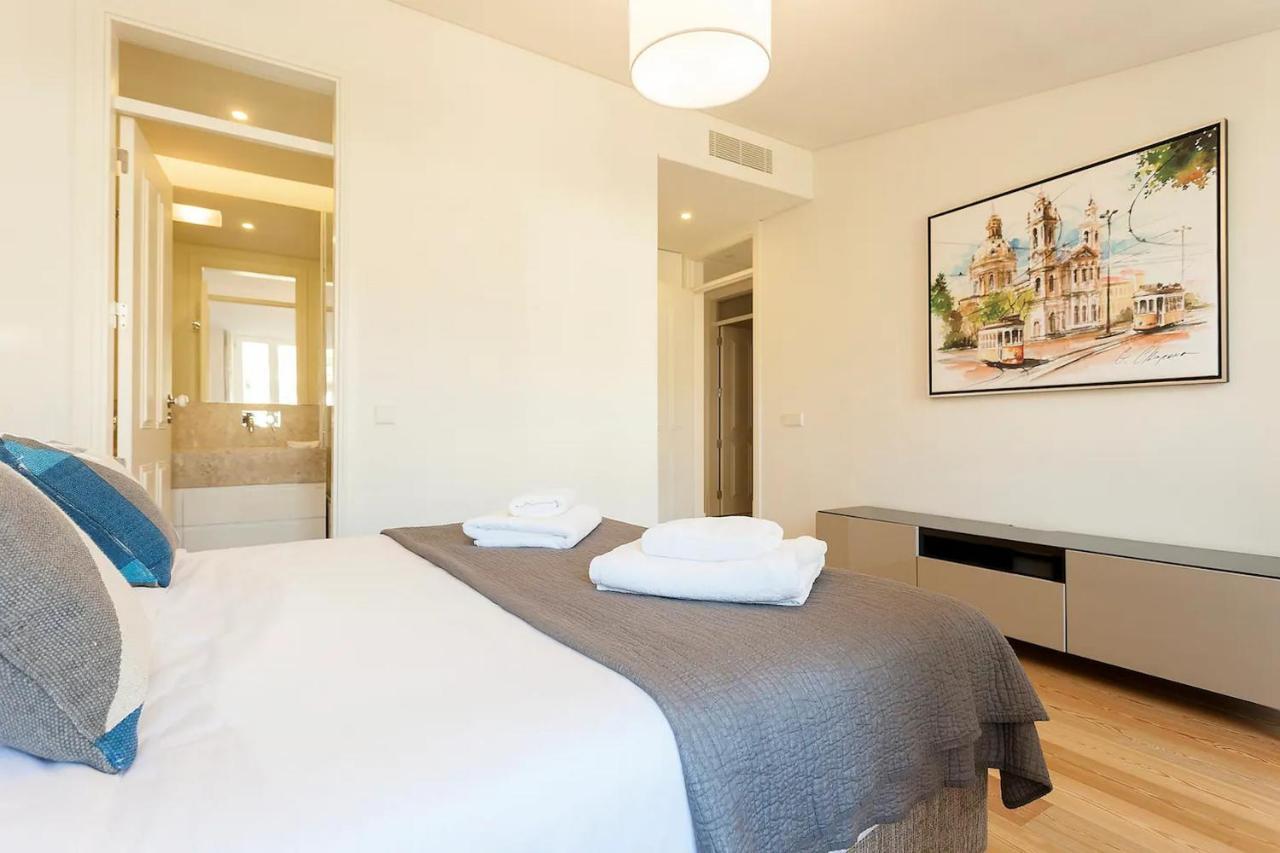 Flh Mouraria Art Apartment With Pool Lisbon Bagian luar foto